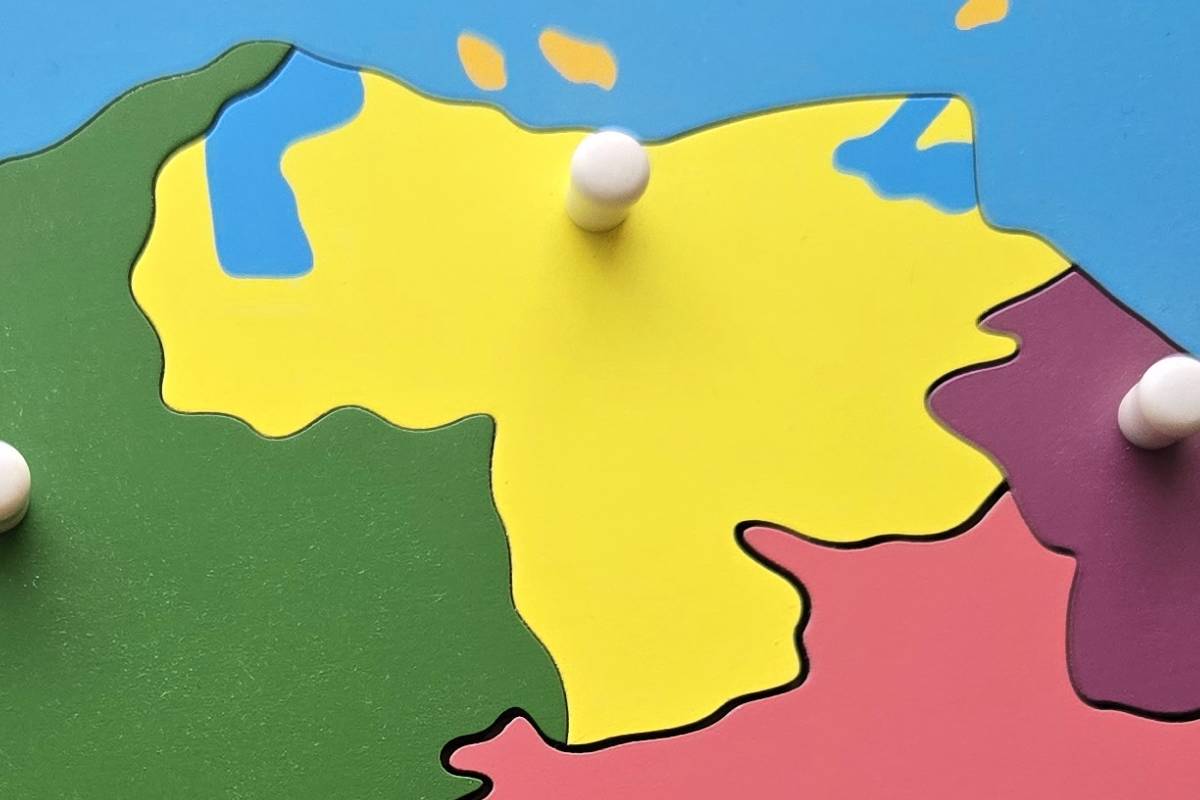Venezuela - Puzzle Piece of South America (Plastic Knob)