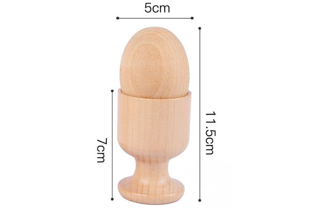 Egg measures 5 cm wide. Cup measures 7 cm. Egg inside cup together measure 11.5 cm.