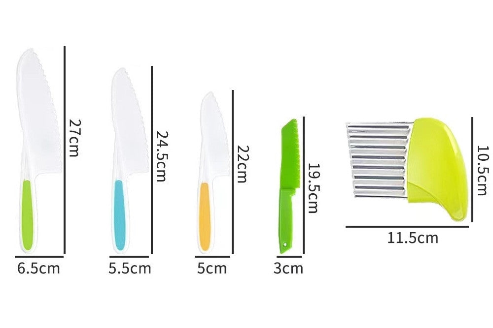 Large knife with non-slip handle: 27 cm x 6.5 cm.
Medium knife with non-slip handle: 24.5 cm x 5.5 cm.
Small knife with non-slip handle: 22 cm x 5 cm.
Green serrated knife: 19.5 cm x 3 cm.
Wavy crinkle cutter: 11.5 cm x 10.5 cm.