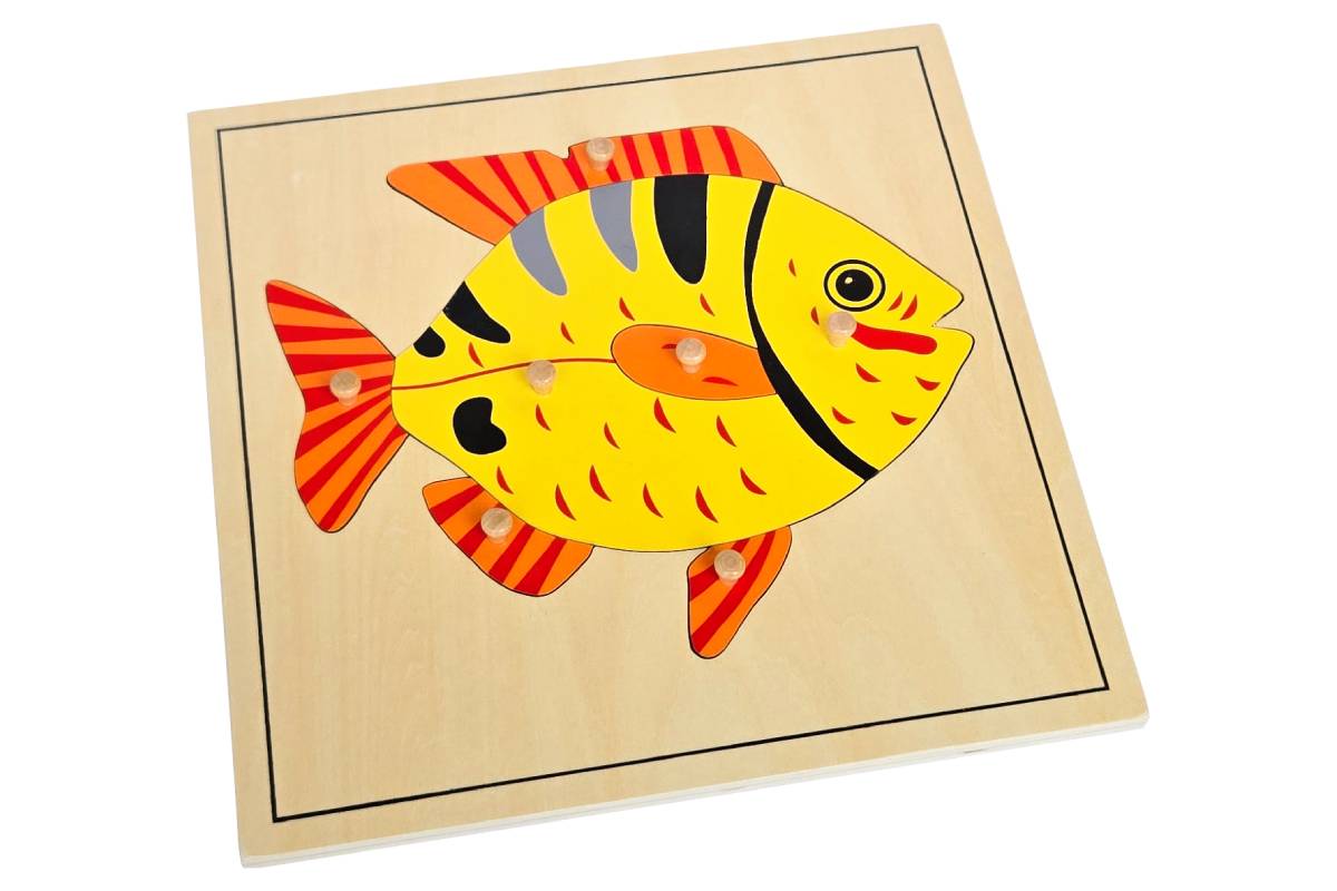Fish puzzle with wooden knobs.