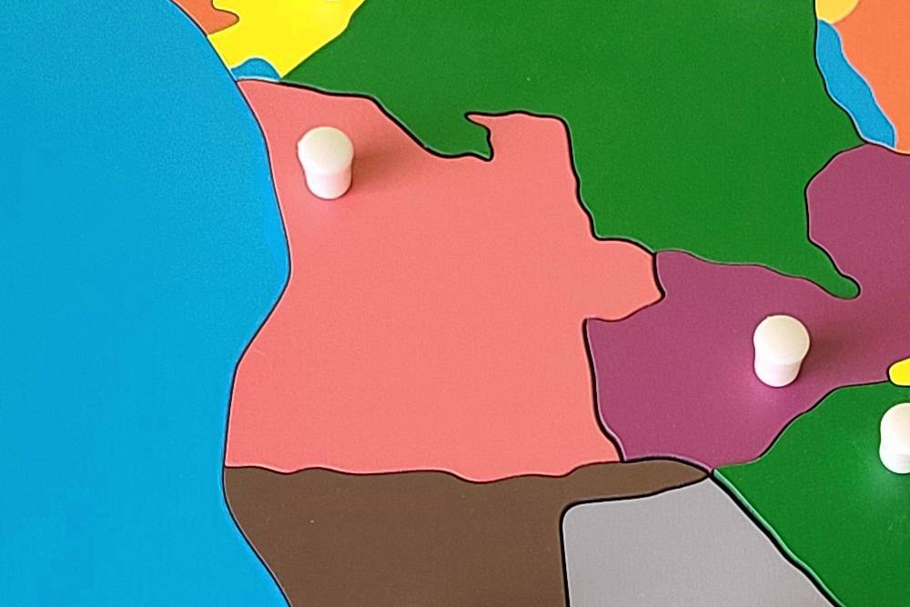 IFIT Montessori: Angola - Puzzle Piece of Africa (Plastic Knob)