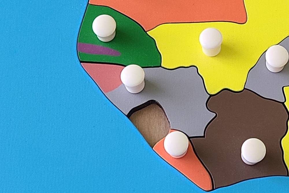 IFIT Montessori: Guinea - Puzzle Piece of Africa (Plastic Knob)