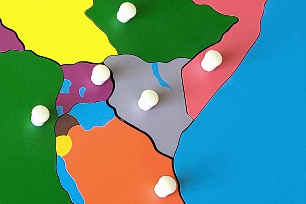 IFIT Montessori: Kenya - Puzzle Piece of Africa (Plastic Knob)