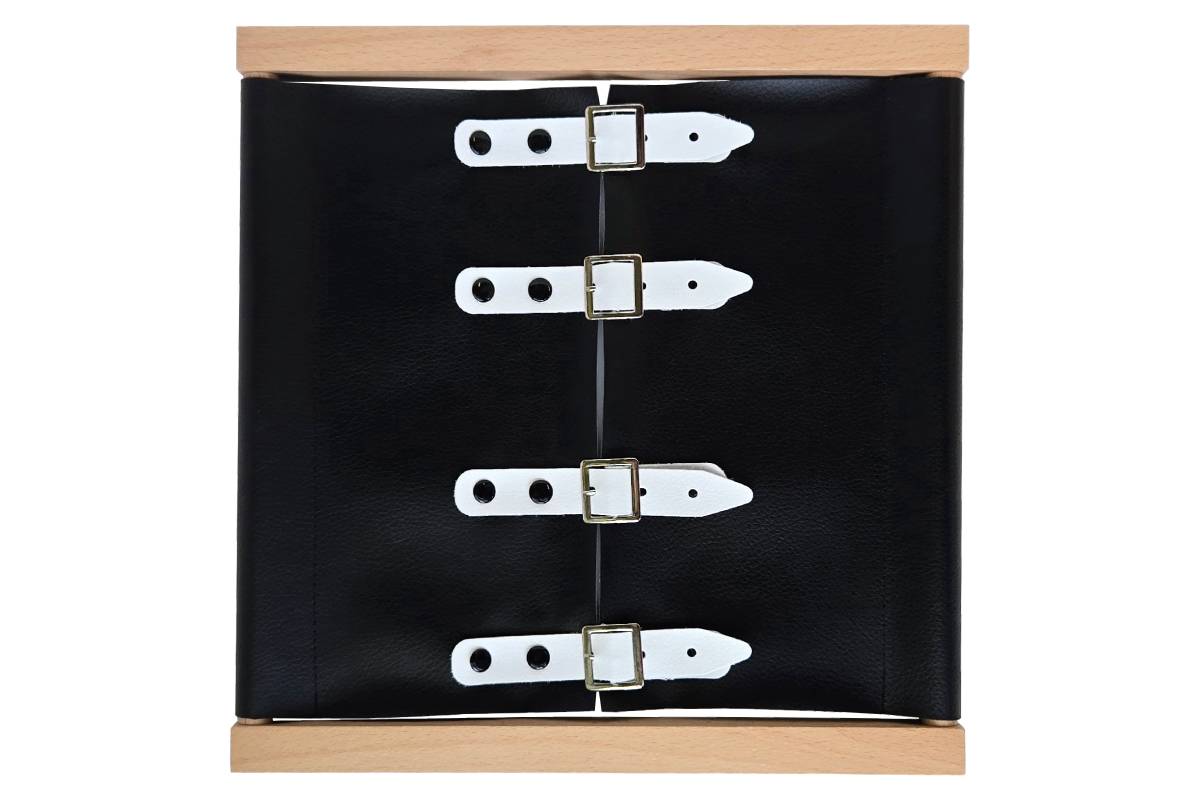 Buckles Dressing Frame